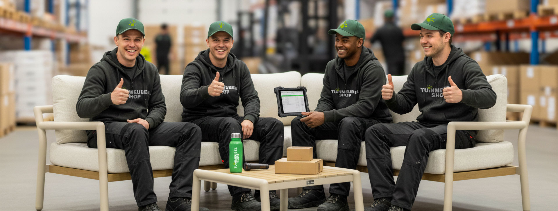 Collega's van Tuinmeubelshop aan het werk